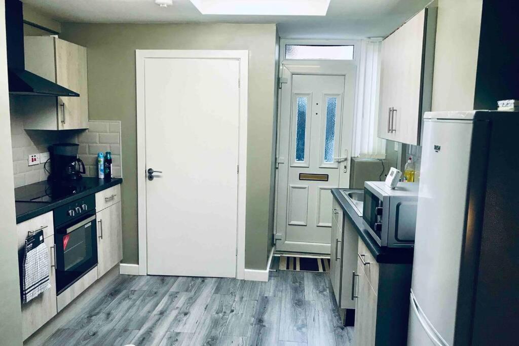 Eson House Apartment Liverpool Bagian luar foto